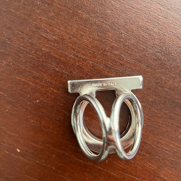 Salvatore Ferragamo Gancini Silver Tone Scarf Ring In The Original Packaging - Picture 4 of 5